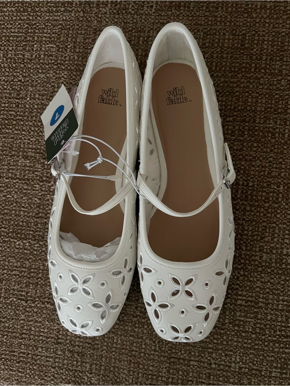 NWT women’s Wild Fable White Floral Cutout Flats size 7
